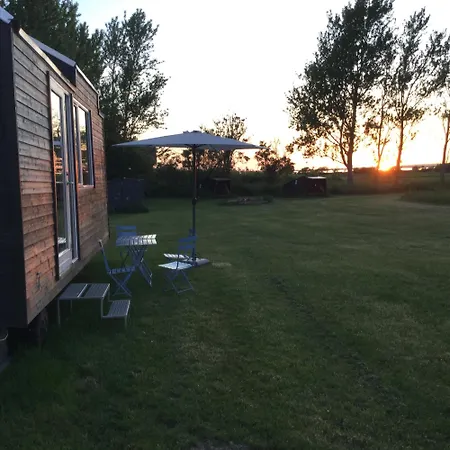 Den Sorte Friluftshytte Pa Skaro Campsite